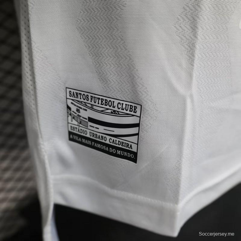 إصدار اللاعب 25/26 قميص سانتوس الرئيسي مع الرعاة الكاملين