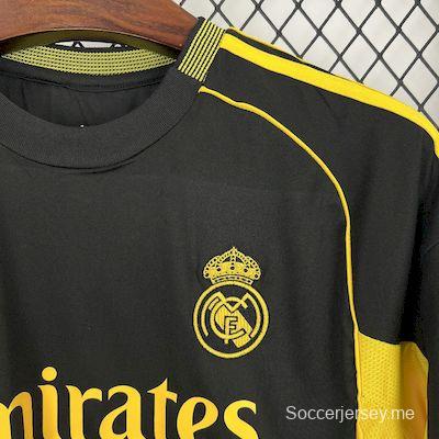 2025/26 قميص ريال مدريد 2025/26 إصدار خاص باللونين الأسود والأصفر
