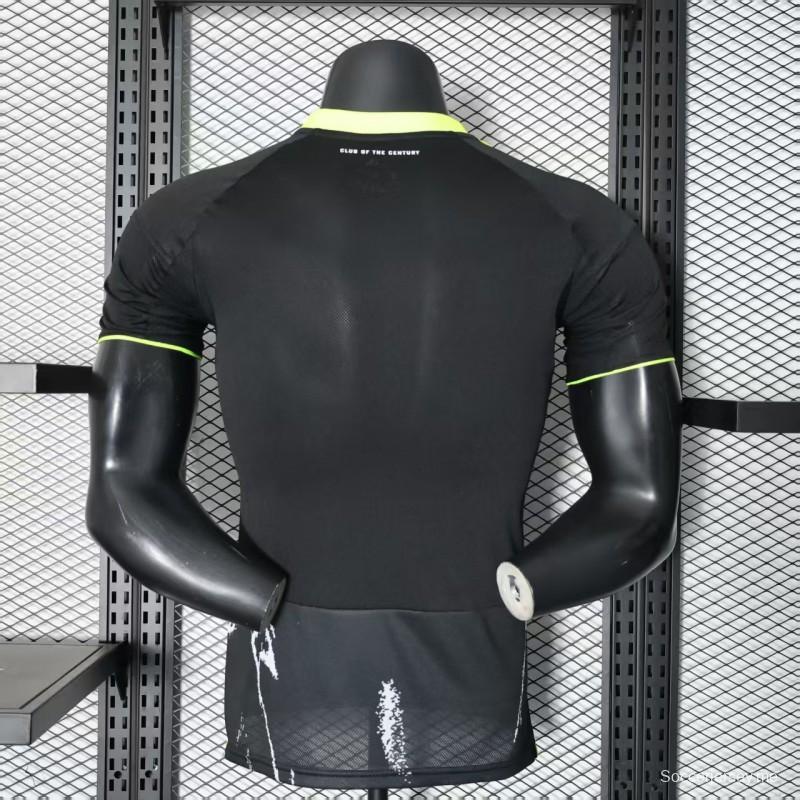 نسخة اللاعب 25/26 قميص النادي الأهلي خارج ملعب النادي الأهلي الأسود