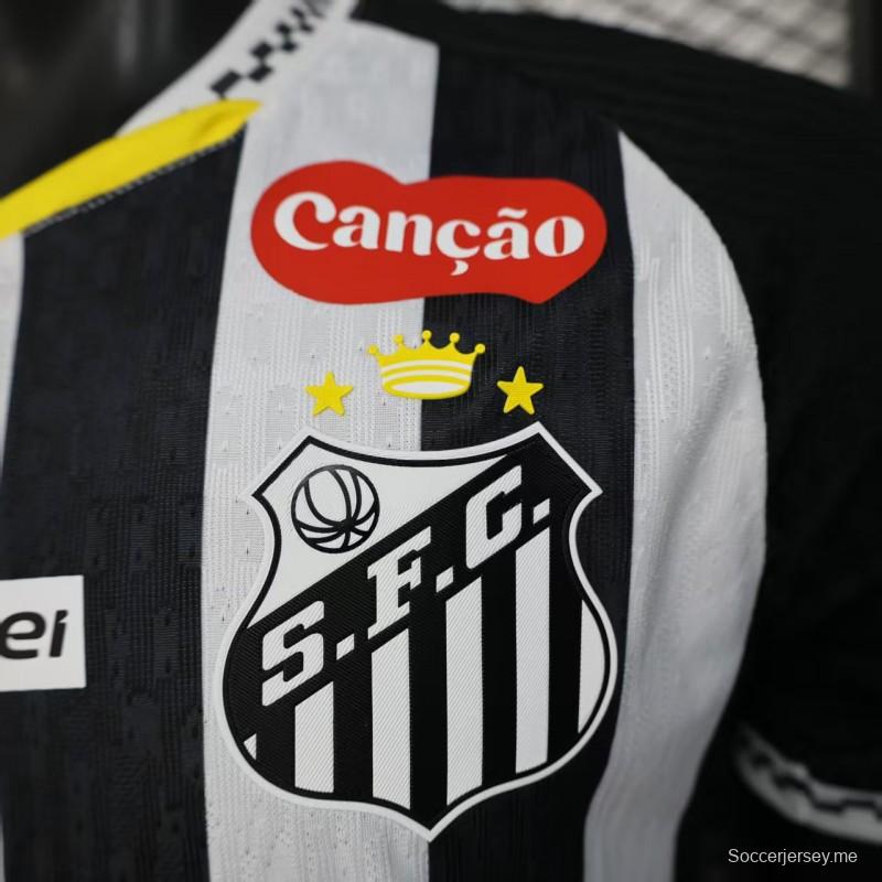 إصدار اللاعب 25/26 قميص سانتوس خارج الملعب مع رعاة كاملين