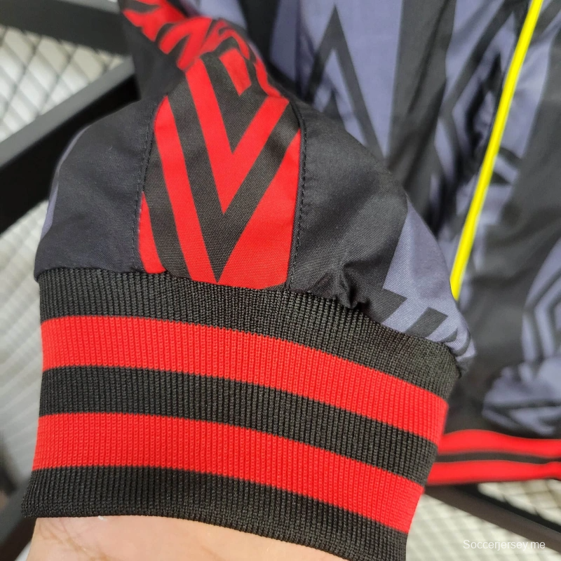 25/26 جاكيت مانشستر يونايتد ريترو أسود بنقشة ريترو بنقشة سوداء