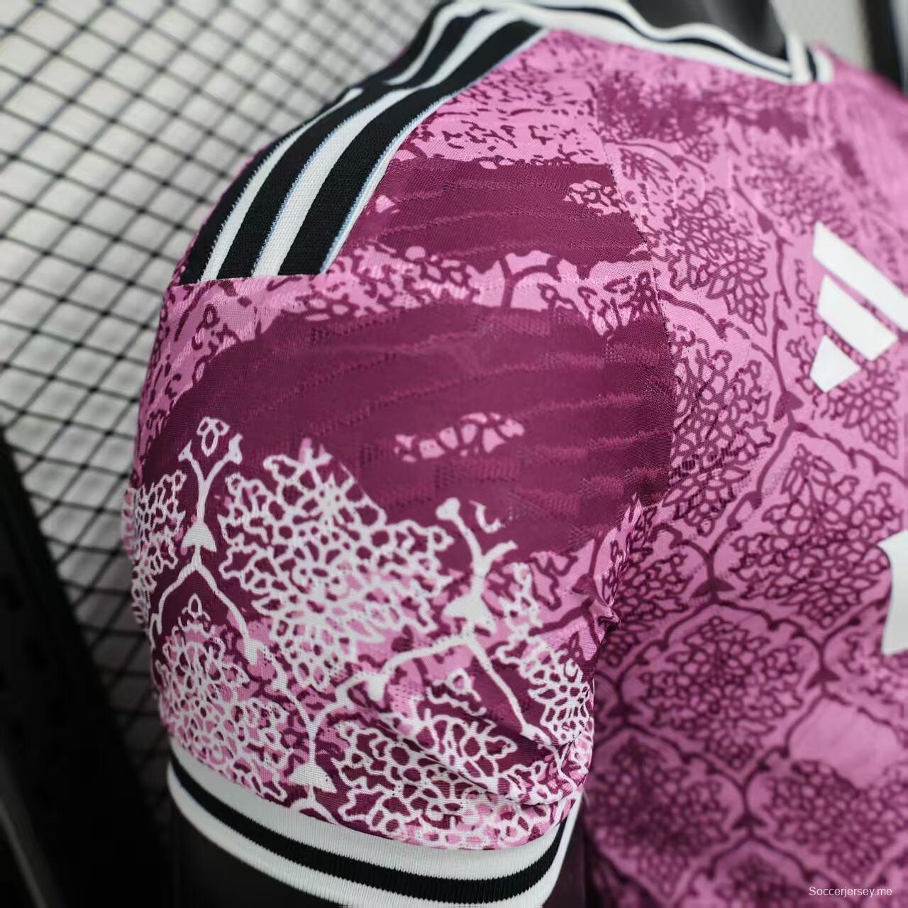 إصدار اللاعب 25/26 قميص ريال مدريد قبل المباراة باللون الأرجواني