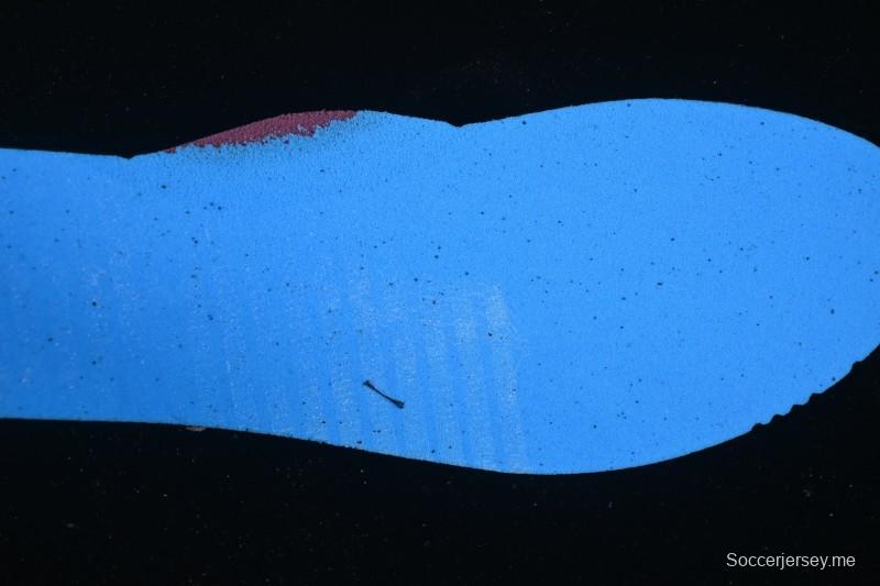 حذاء الجري اير ماكس بلس ريترو من نايك بتقنية الوسائد الهوائية - HJ9743-001