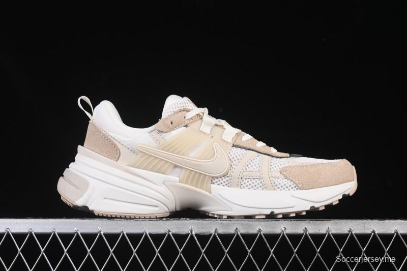 حذاء الجري في2 كيه رونتك رنتك ران من نايك حذاء جري منخفض منخفض الرقبة مبطن مضاد للانزلاق - HV3917-133