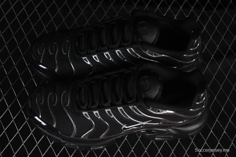 حذاء الجري اير ماكس بلس ريترو من نايك بتقنية الوسائد الهوائية - HJ9743-001