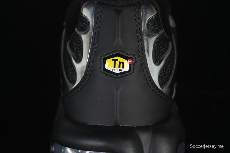 حذاء الجري اير ماكس بلس ريترو من نايك بتقنية الوسائد الهوائية - HJ9743-001