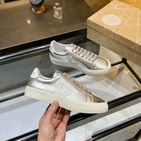 VEJA Classic White Sneakers V Logo Lace-Up Retro Flat Platform Casual Sports Shoes - LY00220/LY00230