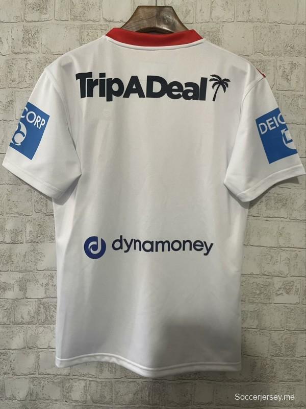 25/26 قميص سانت جورج إيلاوارا دراغونز أبيض مع قميص أحمر على شكل حرف V