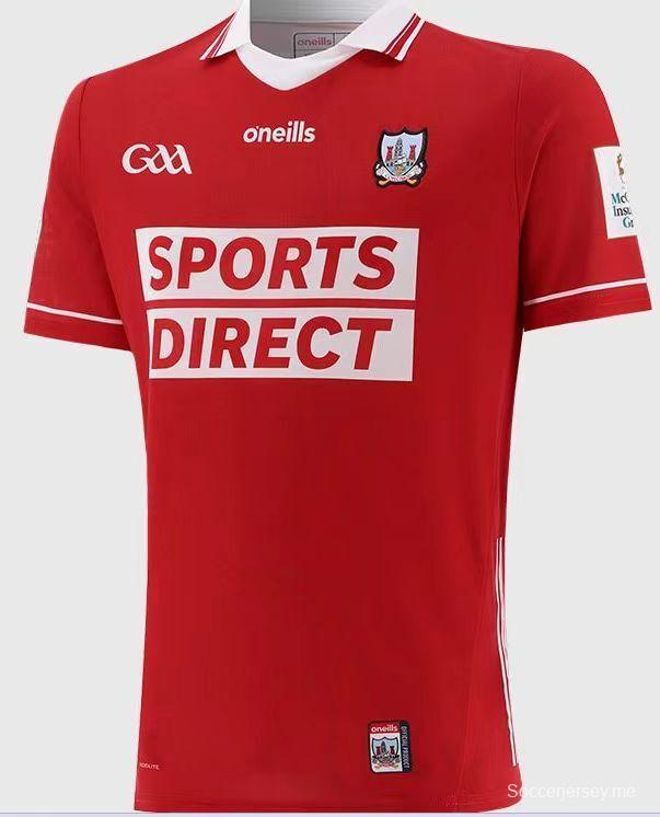 قميص 2026 كورك GAA أحمر بحواف بيضاء