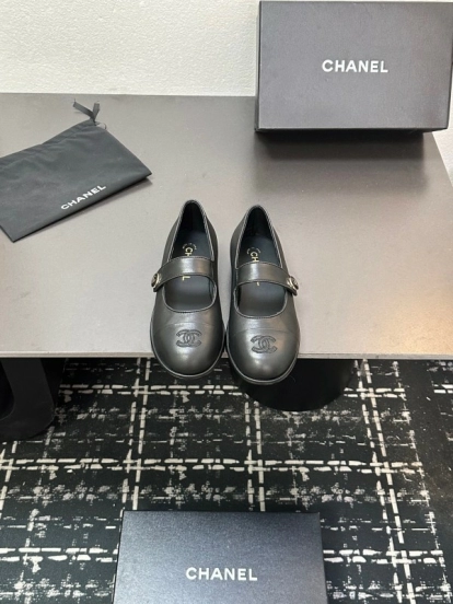 Chanel Quilted Slippers with Diamond Pattern Design - KFY00280