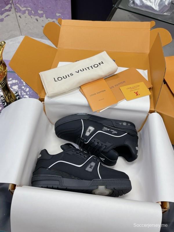 حذاء رياضي LV Trainer Maxi من لويس فويتون LV مزود بكابل شحن LED متعدد الألوان - AS00660