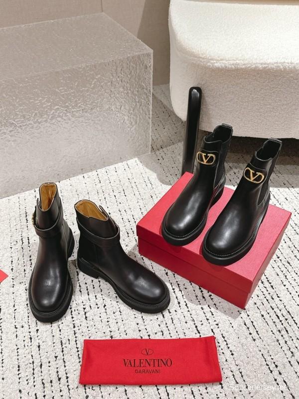 فالنتينو 2025 فالنتينو 2025 حذاء قصير معدني من العناصر المعدنية - LY00330