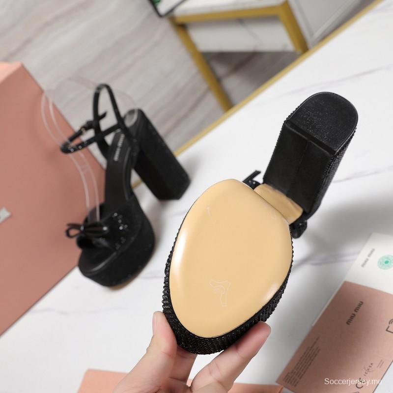 صندل بلينج كريستال من ميو ميو ميو مرصع بعناصر سواروفسكي - KFY00340