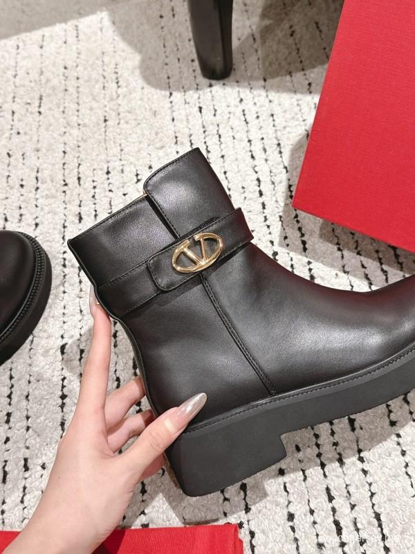 فالنتينو 2025 مجموعة فالنتينو 2025 مجموعة SS أحذية قصيرة معدنية العنصر المعدني - LY00330