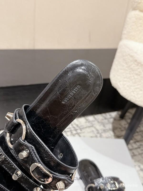 بالنسياغا سلسلة صنادل بالنسياغا كاجول المعدنية المرصعة - KFY00260