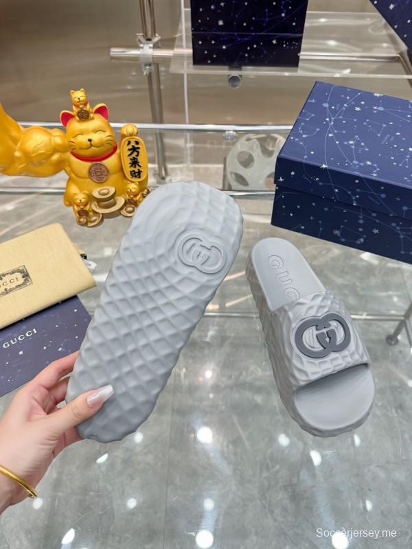 صندل غوتشي ليدو ليدو المتشابك G المطاطي المزخرف للرجال - AS00170