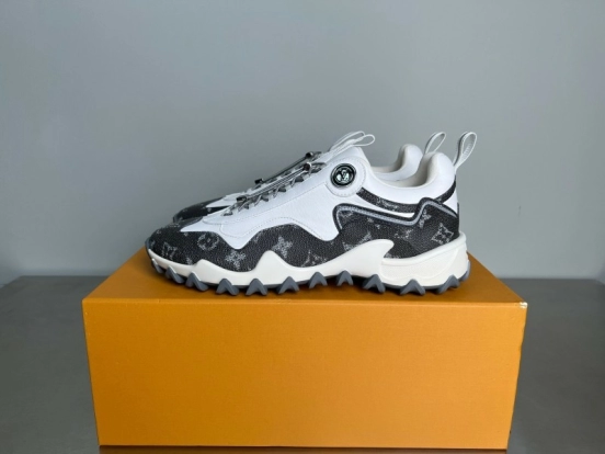 حذاء LV RUSH RUSH من جلد العجل المعدني LV الدائري الدائري المقاوم للانزلاق ذو تصميم كاجوال منخفض - YC