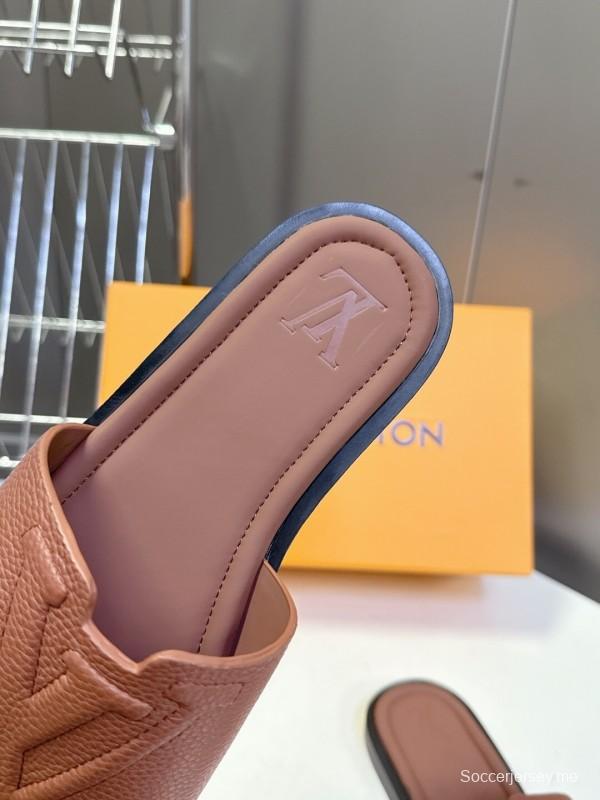 صندل سلسلة فينس من لويس فويتون بنقشة مونوغرام وحزام قابل للتعديل - KFY00220