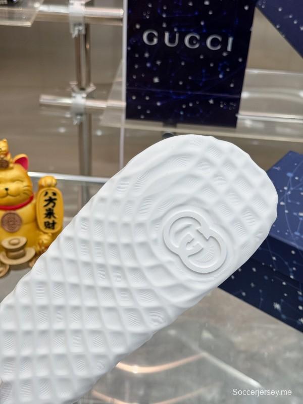 صندل غوتشي ليدو ليدو المتشابك G المطاطي المزخرف للرجال - AS00170