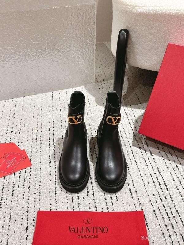 فالنتينو 2025 فالنتينو 2025 حذاء قصير معدني من العناصر المعدنية - LY00330