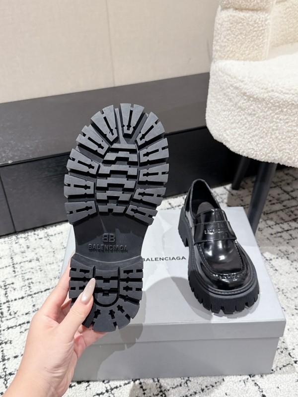 حذاء بالنسياغا 2025 من بالنسياغا بتصميم عتيق ونعل خفيف الوزن من مادة TPU - KFY00320