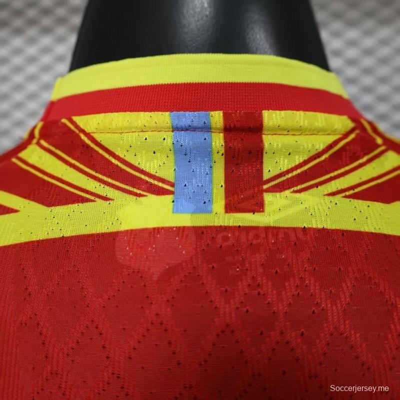 نسخة اللاعب 2026 قميص جمهورية الكونغو الديمقراطية خارج الديار باللون الأحمر والأصفر الملتهب