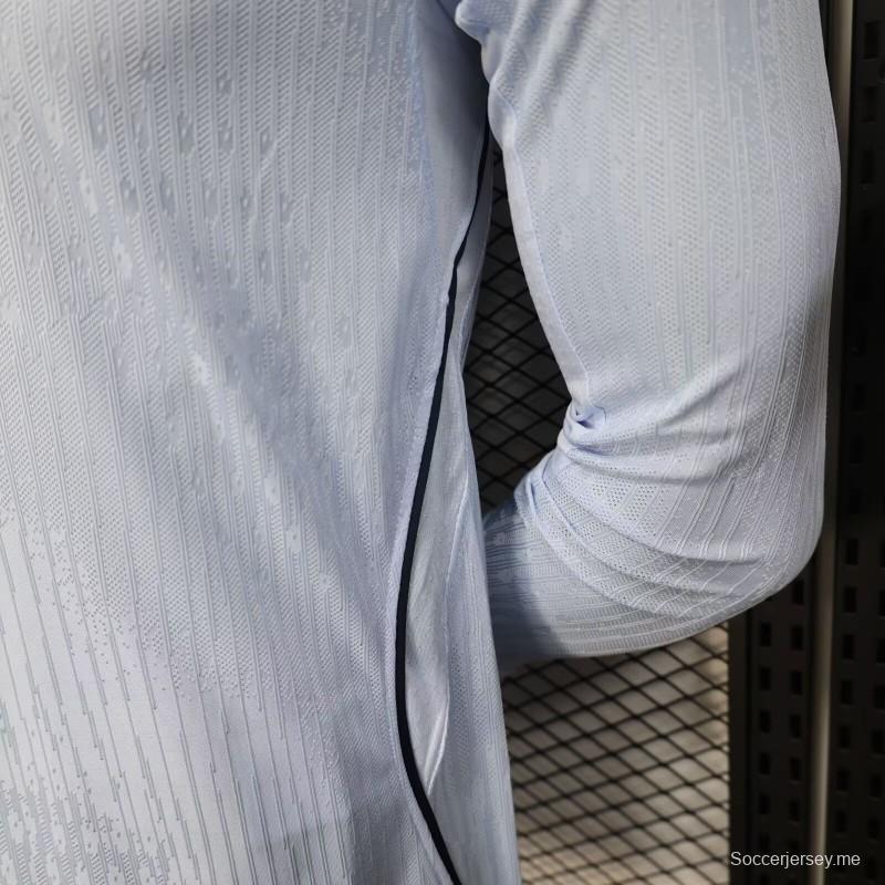 2026 نسخة اللاعب أوروغواي قميص أزرق فاتح مع ياقة بيضاء وأكمام طويلة