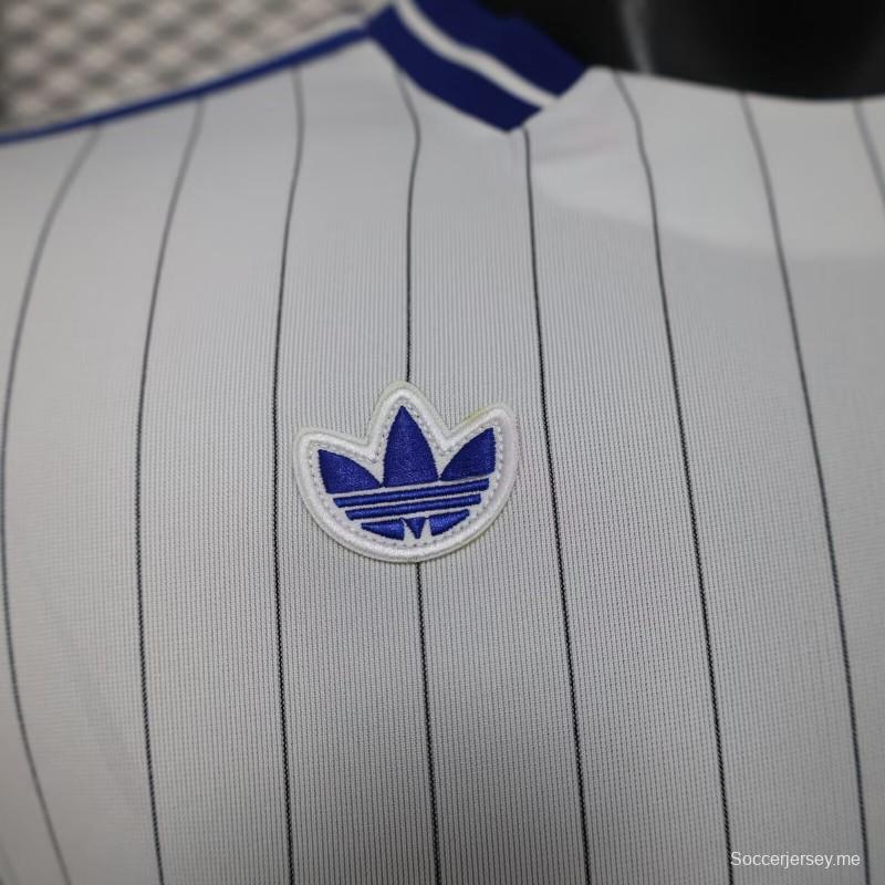 2026 نسخة اللاعبين كولومبيا قميص أبيض مع خطوط زرقاء عمودية