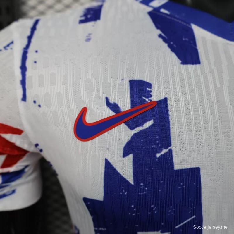 2026 نسخة اللاعبين فرنسا قميص خاص باللون الأبيض مع لمسات باللونين الأزرق والأحمر