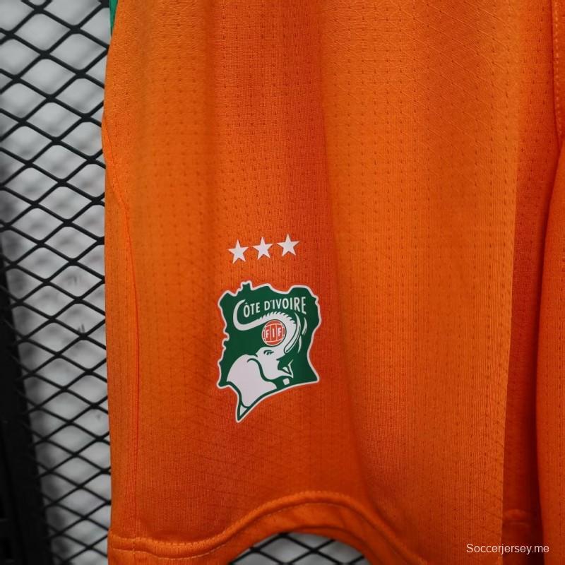 2026 نسخة اللاعب كوت ديفوار برتقالي مع شورت أخضر مع أجزاء جانبية خضراء