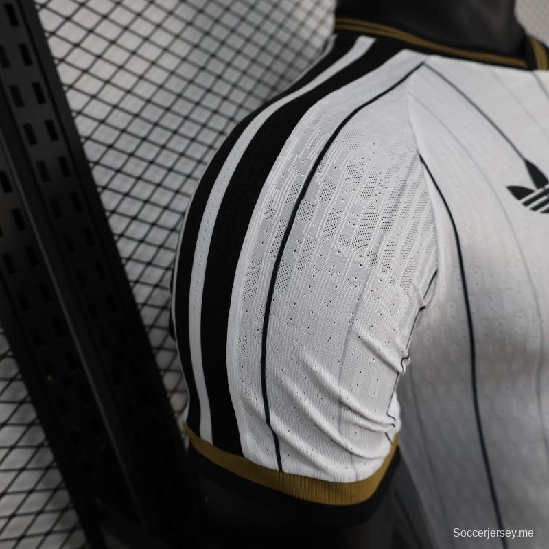 2026 نسخة اللاعبين اليابان قميص أبيض مع خطوط سوداء رفيعة