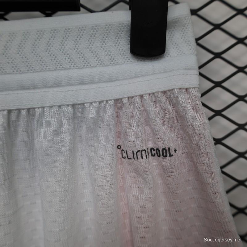 2026 نسخة اللاعبين كولومبيا أبيض مع شورت أحمر بخطوط جانبية