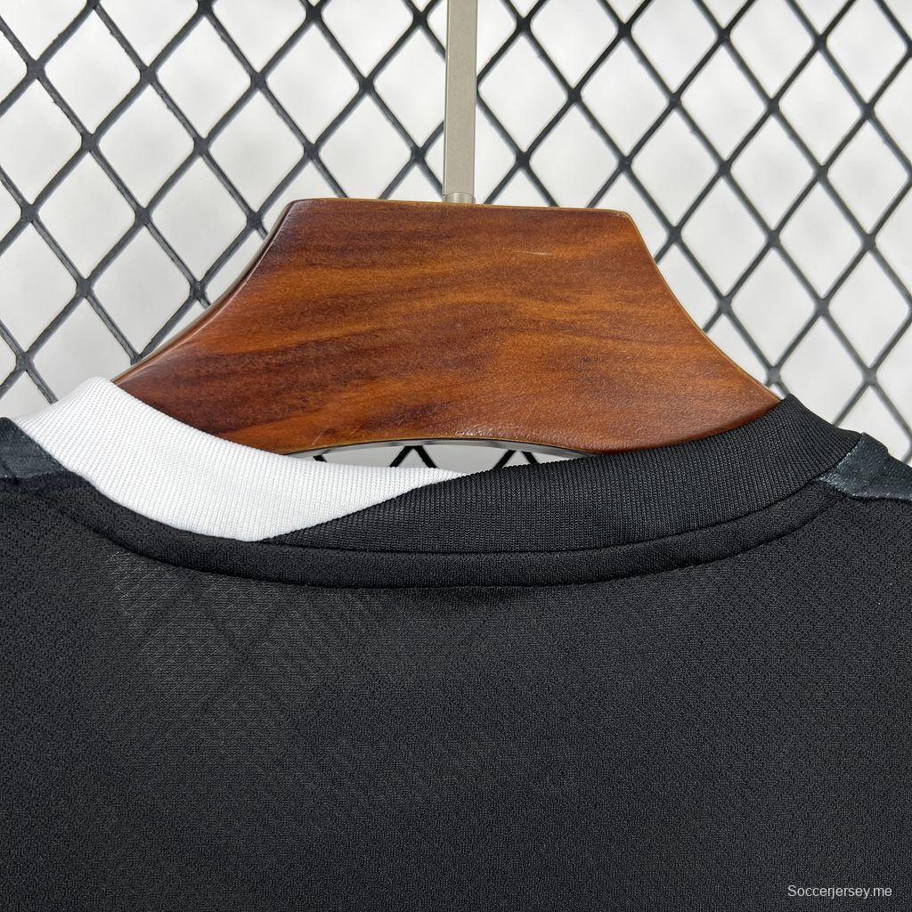 قميص أتلتيكو مينيرو للعب على أرضه لموسم 2026/27