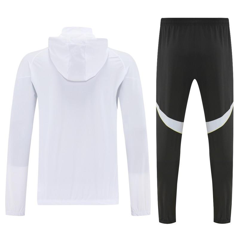 26/27 طقم رياضي من أديداس باللون الأبيض مع سترة بغطاء رأس وسحاب كامل + بنطال طويل