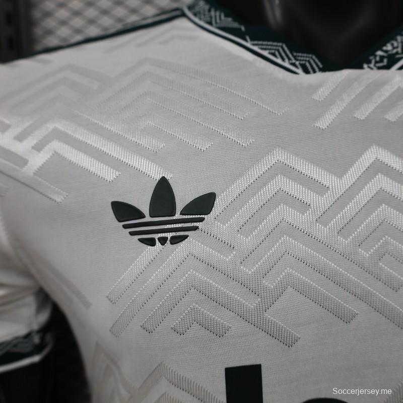 قميص اللاعب إصدار 26/27، يوفنتوس أبيض مع أخضر داكن، إصدار خاص