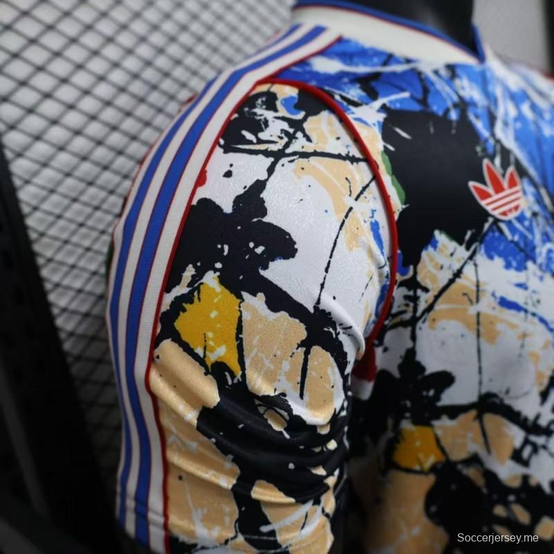 قميص اللاعب الإصدار 26/27 من مانشستر يونايتد، طراز "Multicolor Paint Splash Art" الخاص