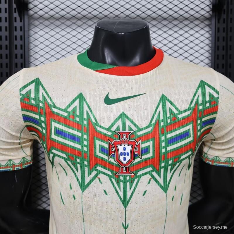 قميص اللاعب الإصدار 2026 باللون الكريمي مع نقوش هندسية قبلية، إصدار خاص