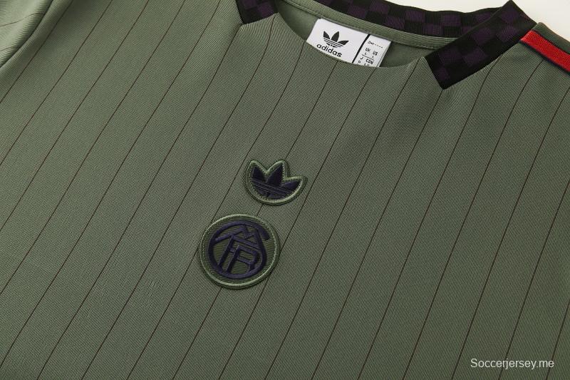 26/27 بايرن ميونيخ  فورست غرين  مخطط  أكمام قصيرة + شورت كرة قدم