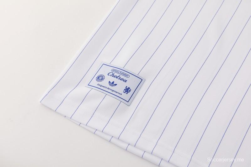 26/27 قميص تشيلسي ذو أشرطة بيضاء بأكمام قصيرة + شورت كرة قدم أزرق