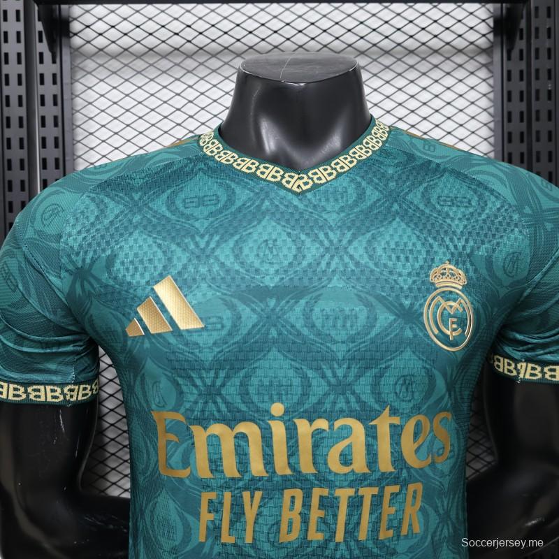 قميص اللاعب الإصدار 26/27، ريال مدريد، الأخضر والذهبي، الإصدار الخاص الثالث