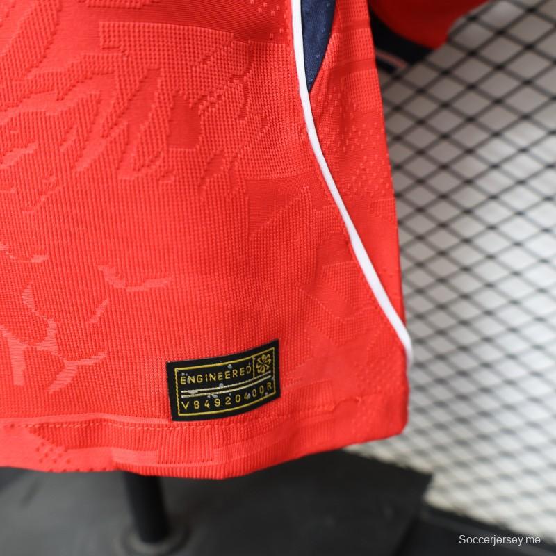 قميص لاعب إنجلترا خارج أرضها باللون الأحمر طويل الأكمام، إصدار 26/27