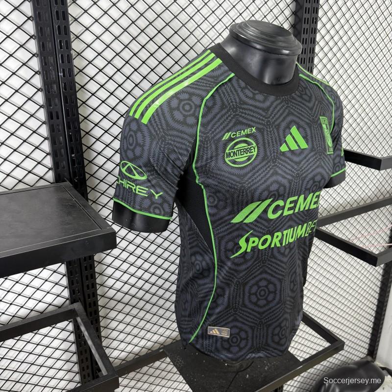 قميص اللاعب رقم 25/26 لفريق تيغريس UANL من أديداس، الطبعة الثالثة / الطبعة الخاصة باللون الأسود (نسخة SPORTIUMBET)