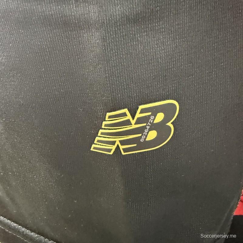 قميص حارس المرمى الأسود ذو الأكمام الطويلة وياقة البولو من نادي ديبورتيفو تولوكا لكرة القدم، إصدار اللاعب 25/26