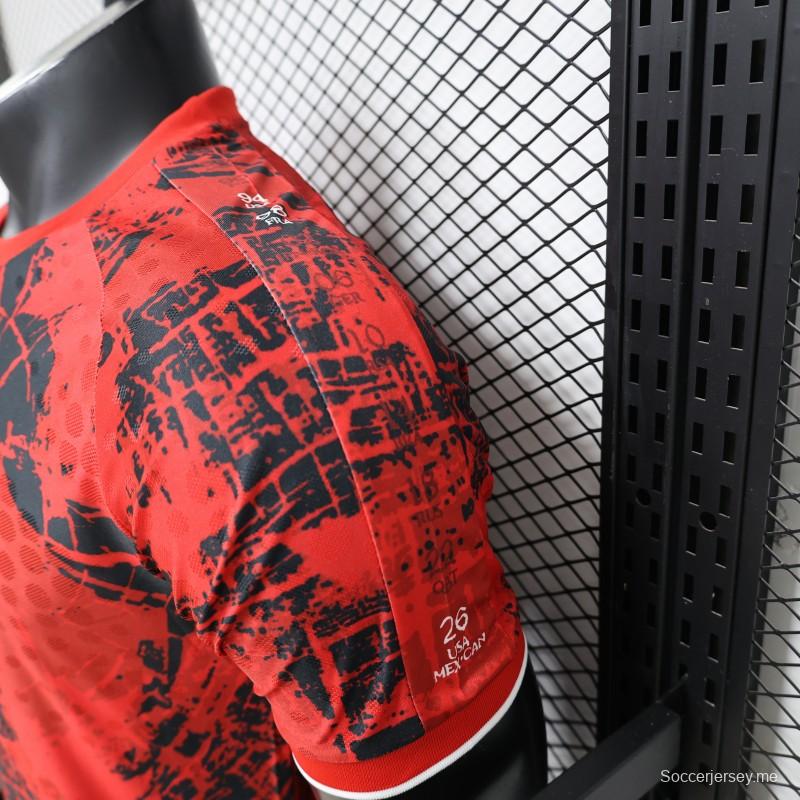 قميص المنزل للمنتخب الكندي للاعبين، إصدار 2026، باللون الأحمر مع طبعة "جرانج" باللون الأسود