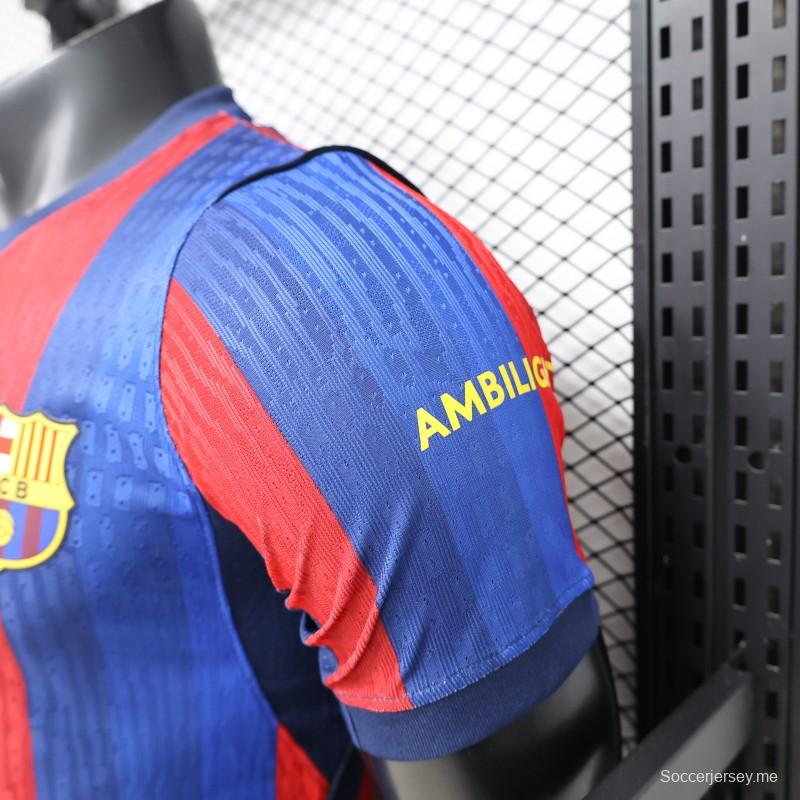 قميص اللاعب نسخة 25/26 لفريق برشلونة الأزرق والأحمر بخطوط عمودية مع شعار Spotify