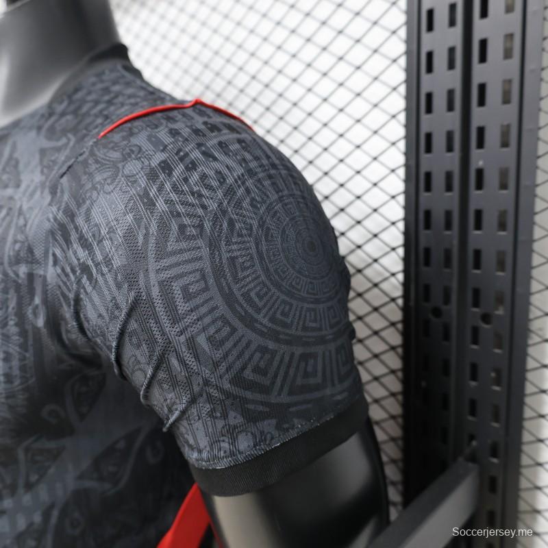 قميص لاعب نسخة 26/27 لفريق برشلونة، إصدار خاص باللونين الأسود الداكن والأحمر