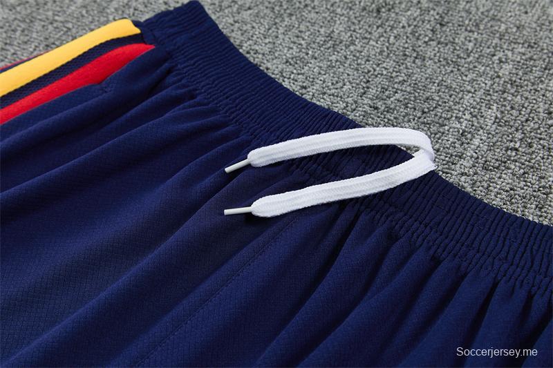 26/27 قميص أزرق داكن متعدد الألوان بخطوط مائلة وأكمام قصيرة + شورت كرة قدم