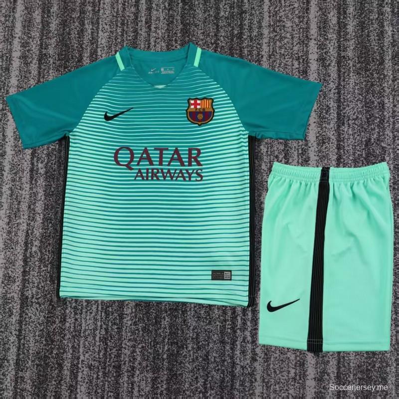 قميص برشلونة الثالث للخارج لموسم 2016/2017 بتصميم كلاسيكي