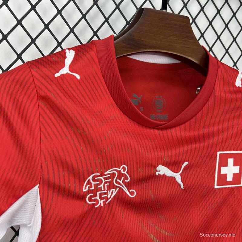 الزي الرسمي لفريق سويسرا للأطفال في كأس العالم 2026