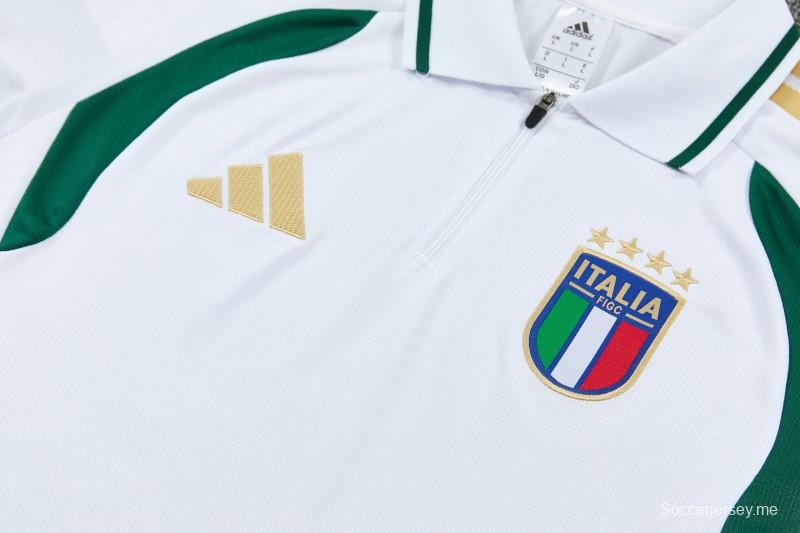 طقم رياضي إيطالي لعام 2026 باللونين الأبيض والأخضر، بولو بأكمام قصيرة وسحاب نصف طول + بنطال طويل